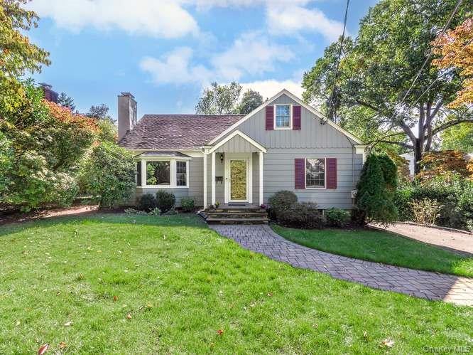 5 Edgewood Ave, Glen Head, NY 11545