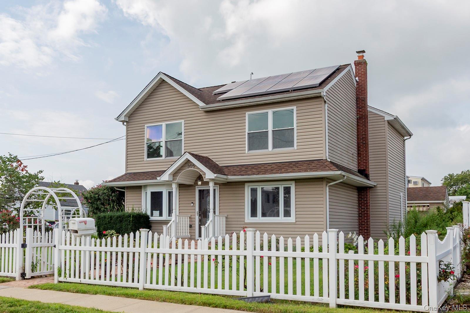 305 Strong Ave, Copiague, NY 11726