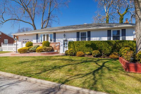 Single Family Residence in Baldwin Harbor NY 1027 Elizabeth Street.jpg