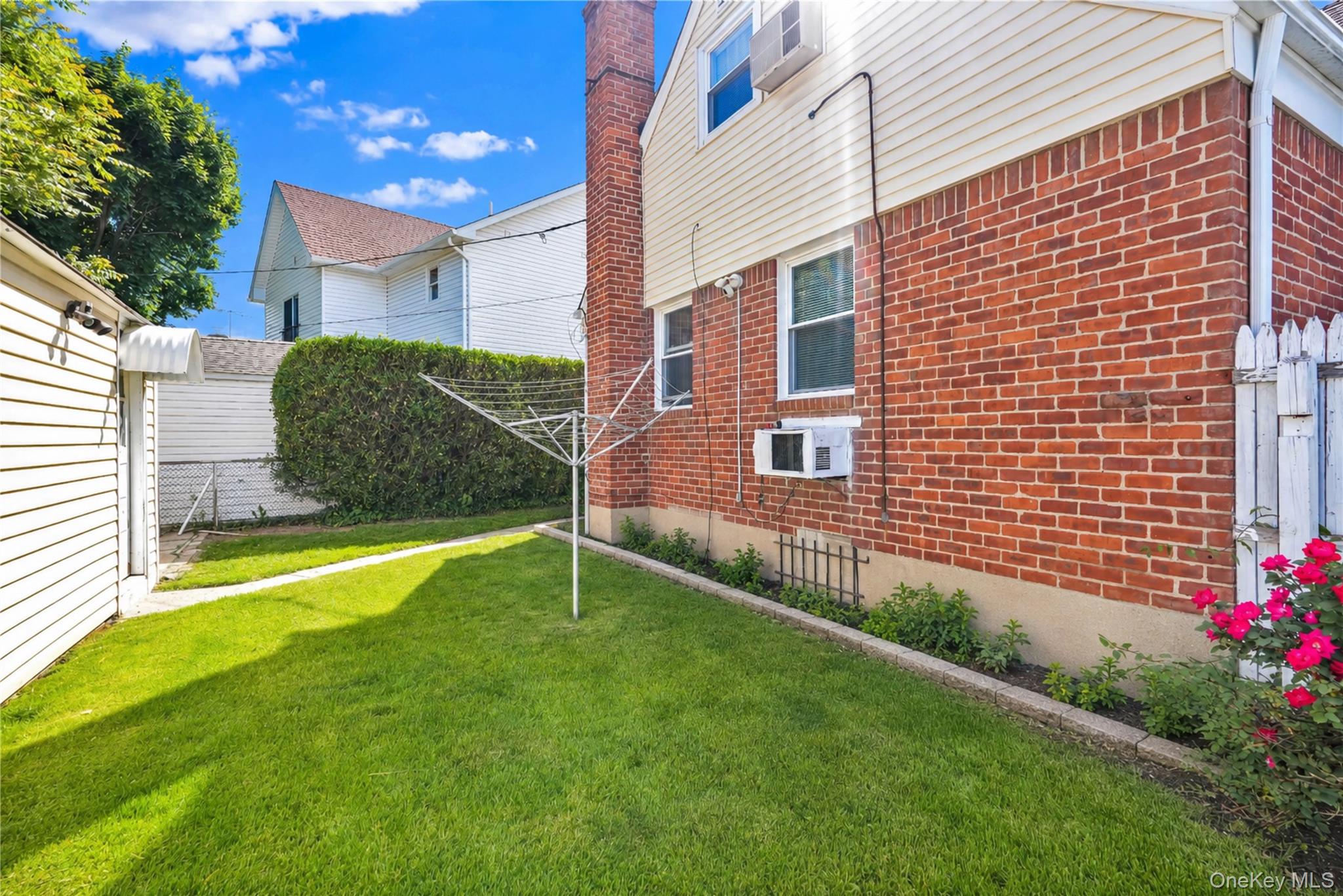 3 Ash Ct, Hempstead, NY 11550 photo