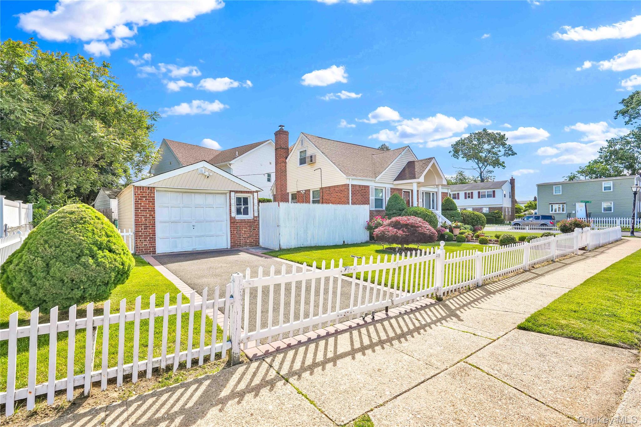 3 Ash Ct, Hempstead, NY 11550 photo