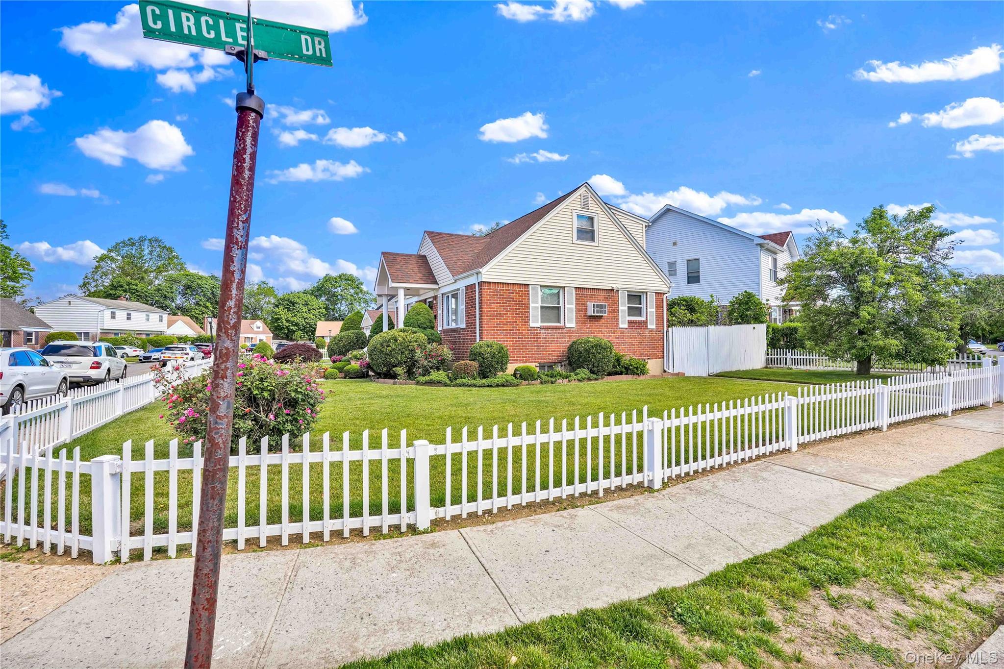 3 Ash Ct, Hempstead, NY 11550 photo