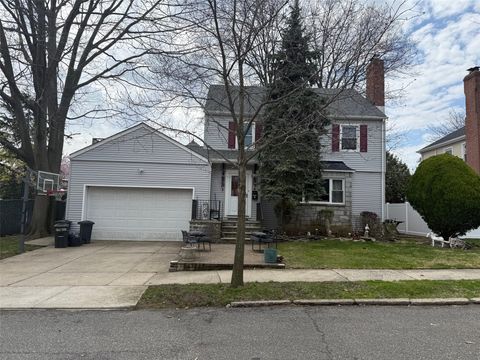 Single Family Residence in Oakland Gardens NY 78-44 220th Street.jpg