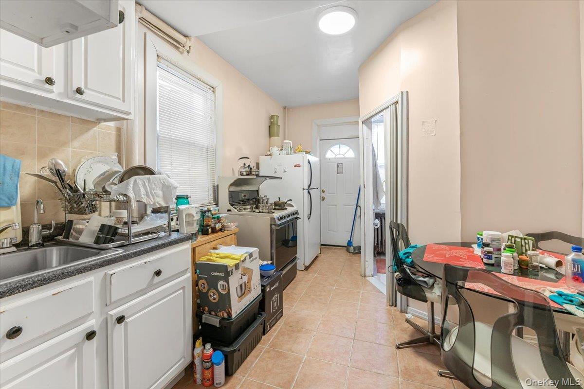 3257 110th St, East Elmhurst, NY 11369 photo