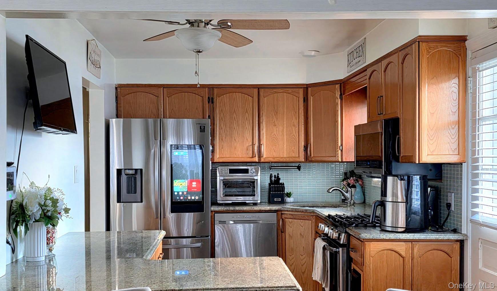 890 Clay St, Baldwin, NY 11510 photo