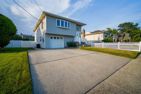 Single Family Residence in Babylon NY 35 Lee Avenue.jpg