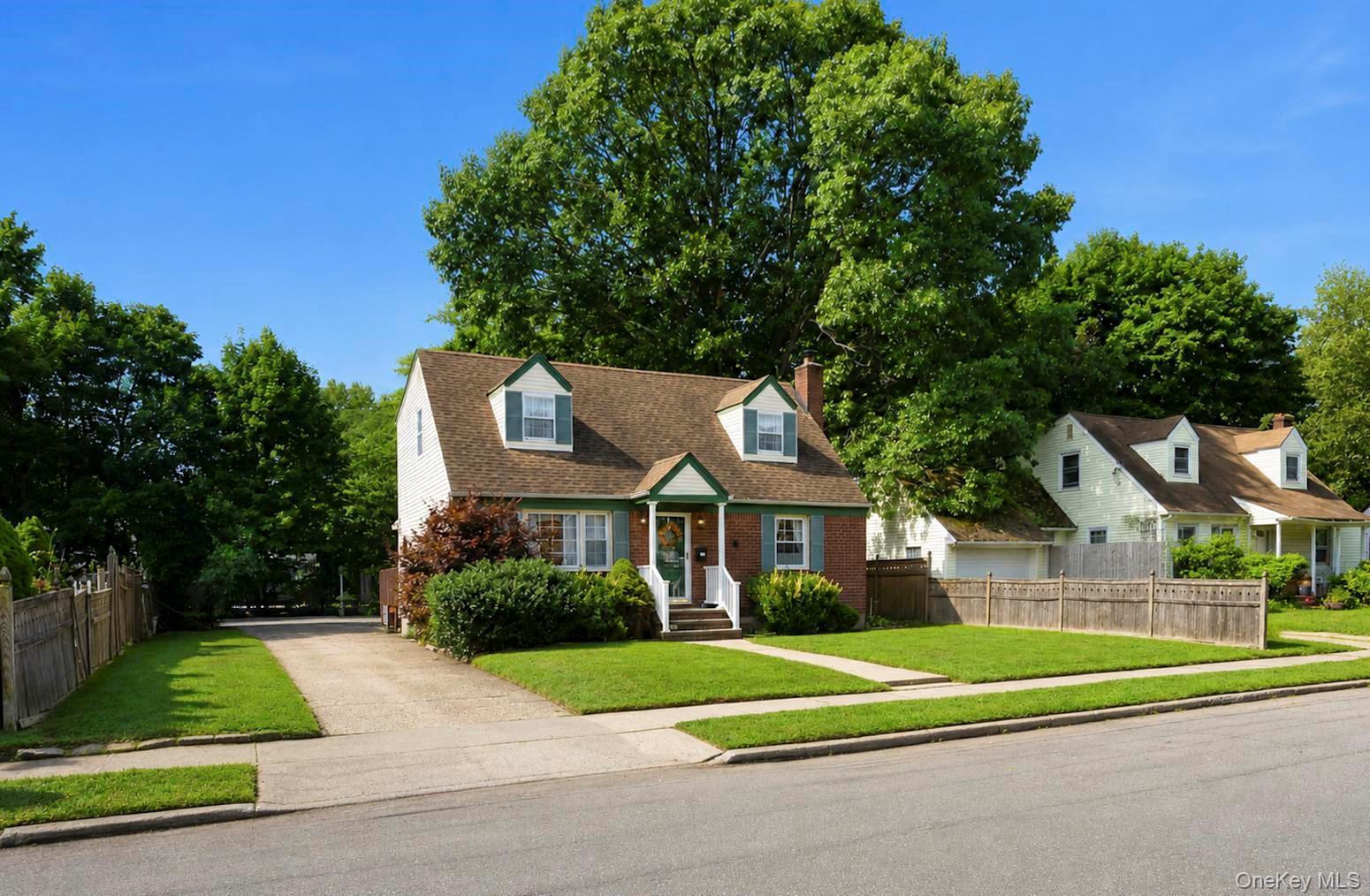 44 Maple Dr, Amityville, NY 11701 photo