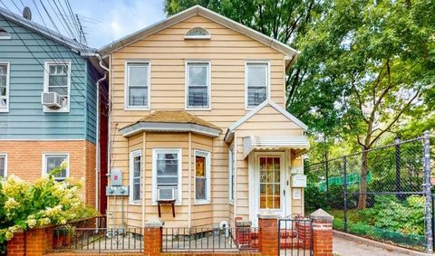  in Woodside NY 44-32 64 Street #2 Family.jpg