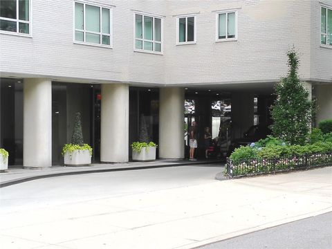 Condominium in New York (Manhattan) NY 200 E 66th Street #B1503.jpg