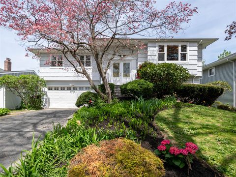 Single Family Residence in Albertson NY 22 Heathcote Drive.jpg