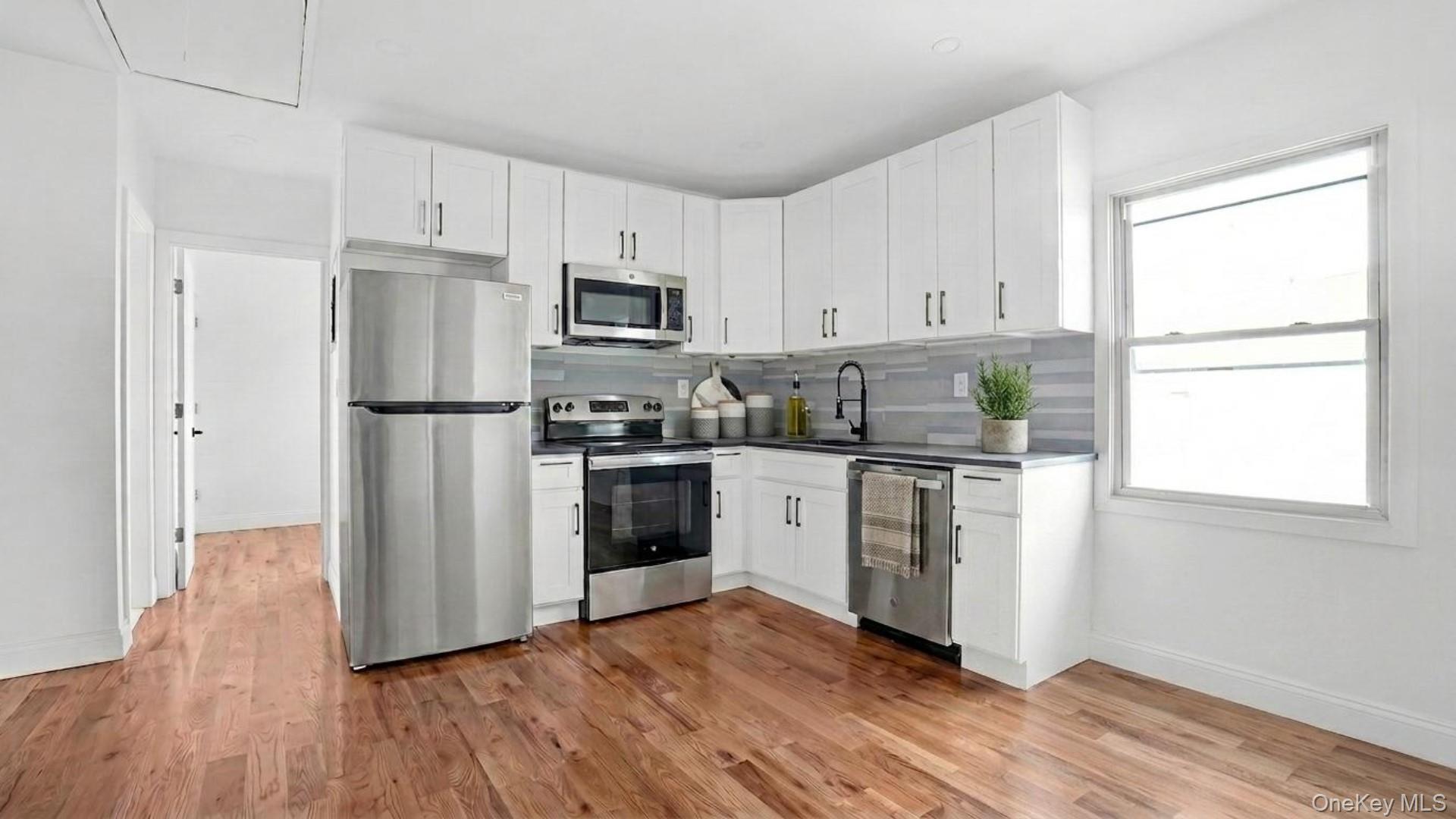 1148 E 211th St, Bronx, NY 10469 photo