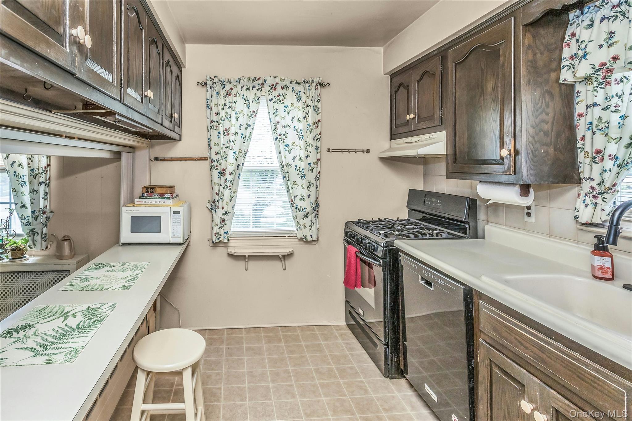 11 Skidmore Pl, Valley Stream, NY 11581 photo