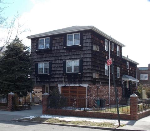 Quadruplex in Ridgewood NY 89-04 Doran Avenue.jpg