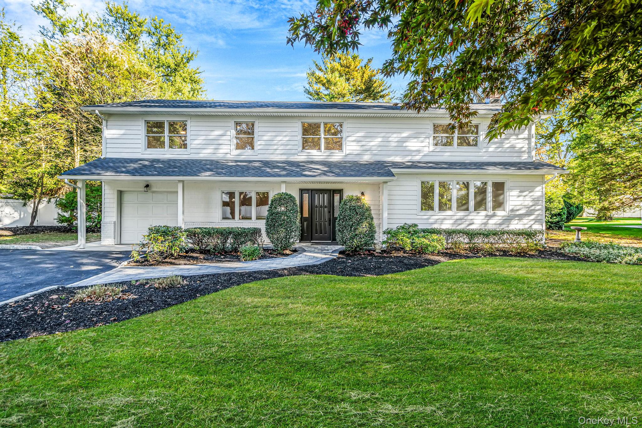 36 Delmar Ln, Commack, NY 11725