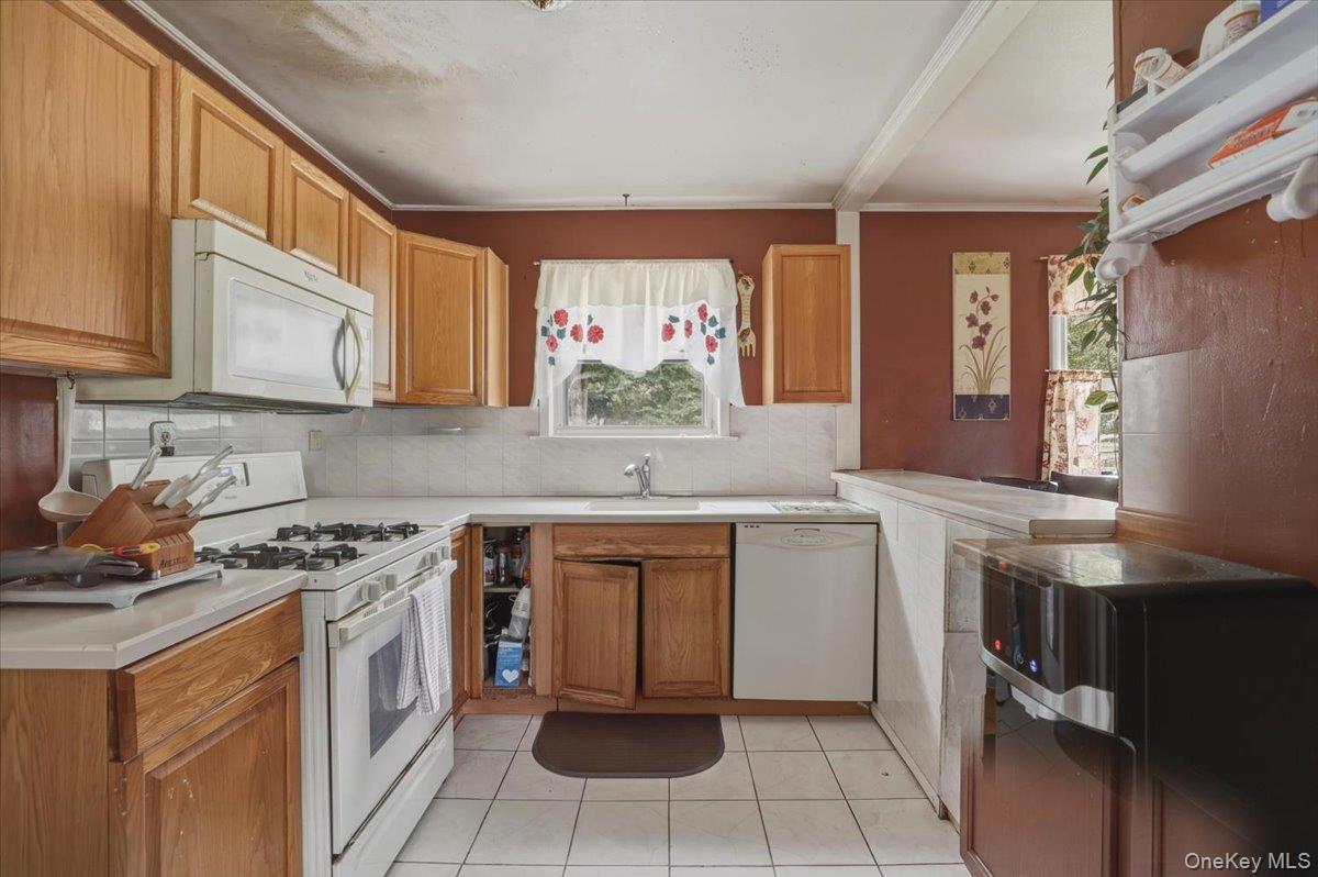 485 Lockwood Dr, Shirley, NY 11967 photo
