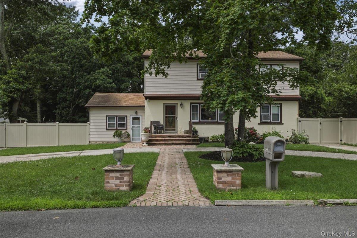 485 Lockwood Dr, Shirley, NY 11967 photo
