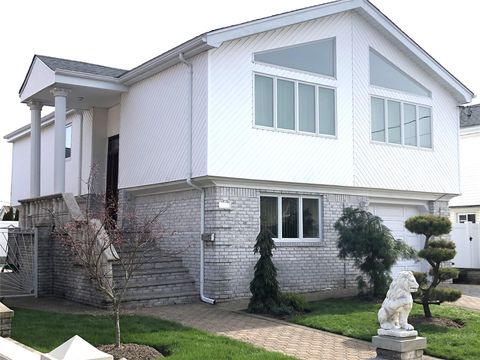 Single Family Residence in Howard Beach NY 87-14 161 Avenue.jpg