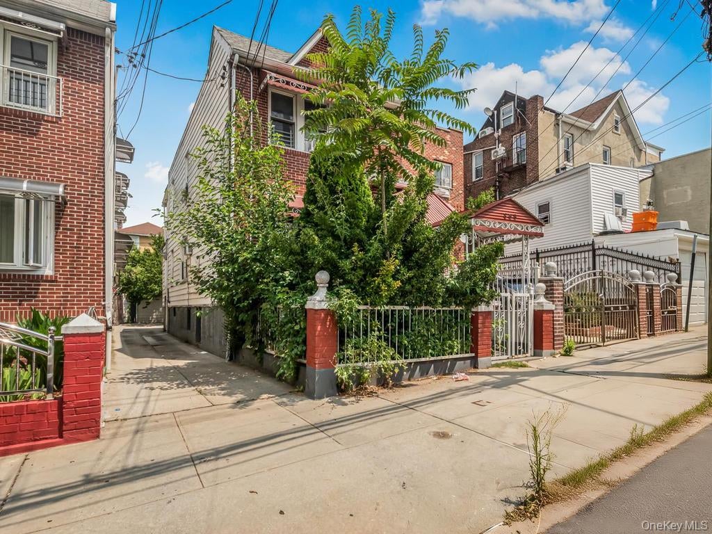 865 E 215th St, Bronx, NY 10467 photo
