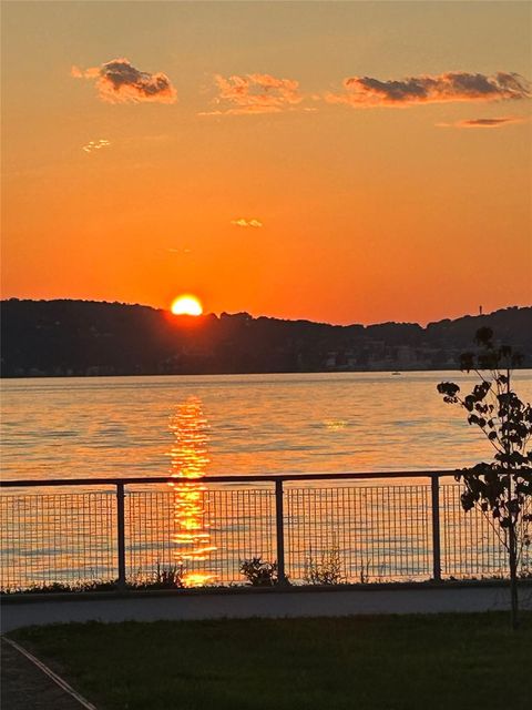Condominium in Tarrytown NY 18 Rivers Edge Drive #102.jpg