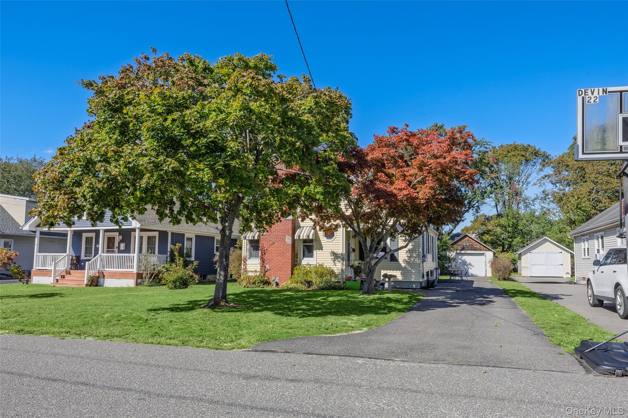 373 Oak St, Patchogue, NY 11772 photo