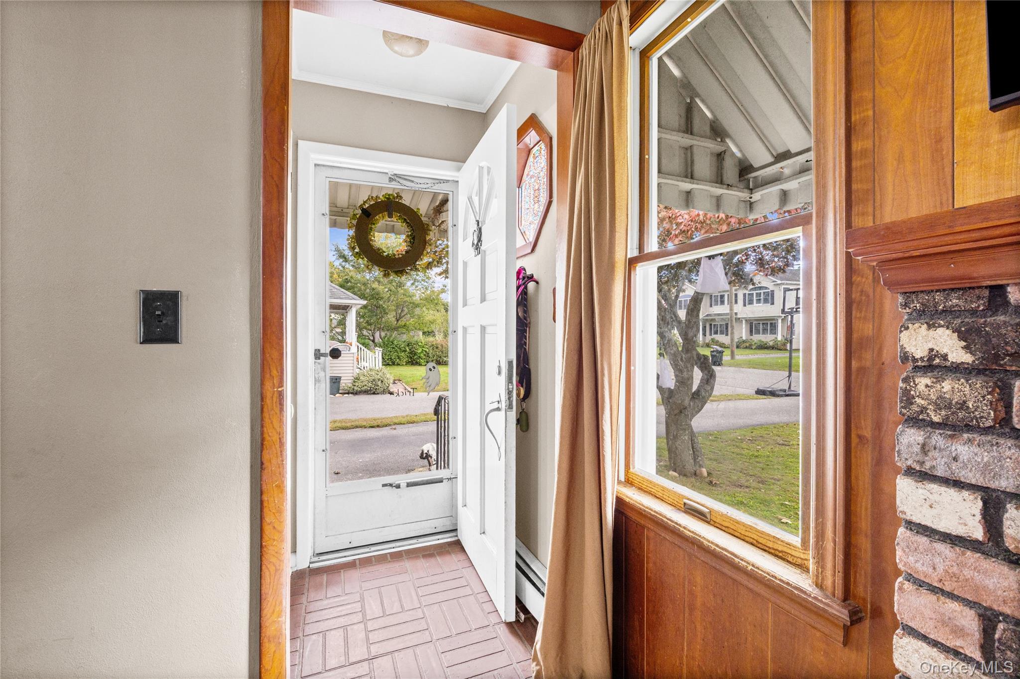 373 Oak St, Patchogue, NY 11772 photo
