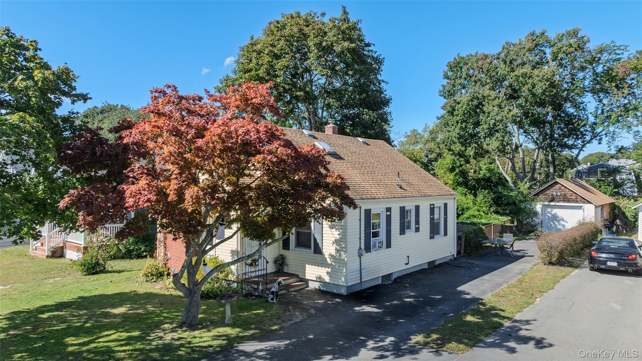 373 Oak St, Patchogue, NY 11772 photo