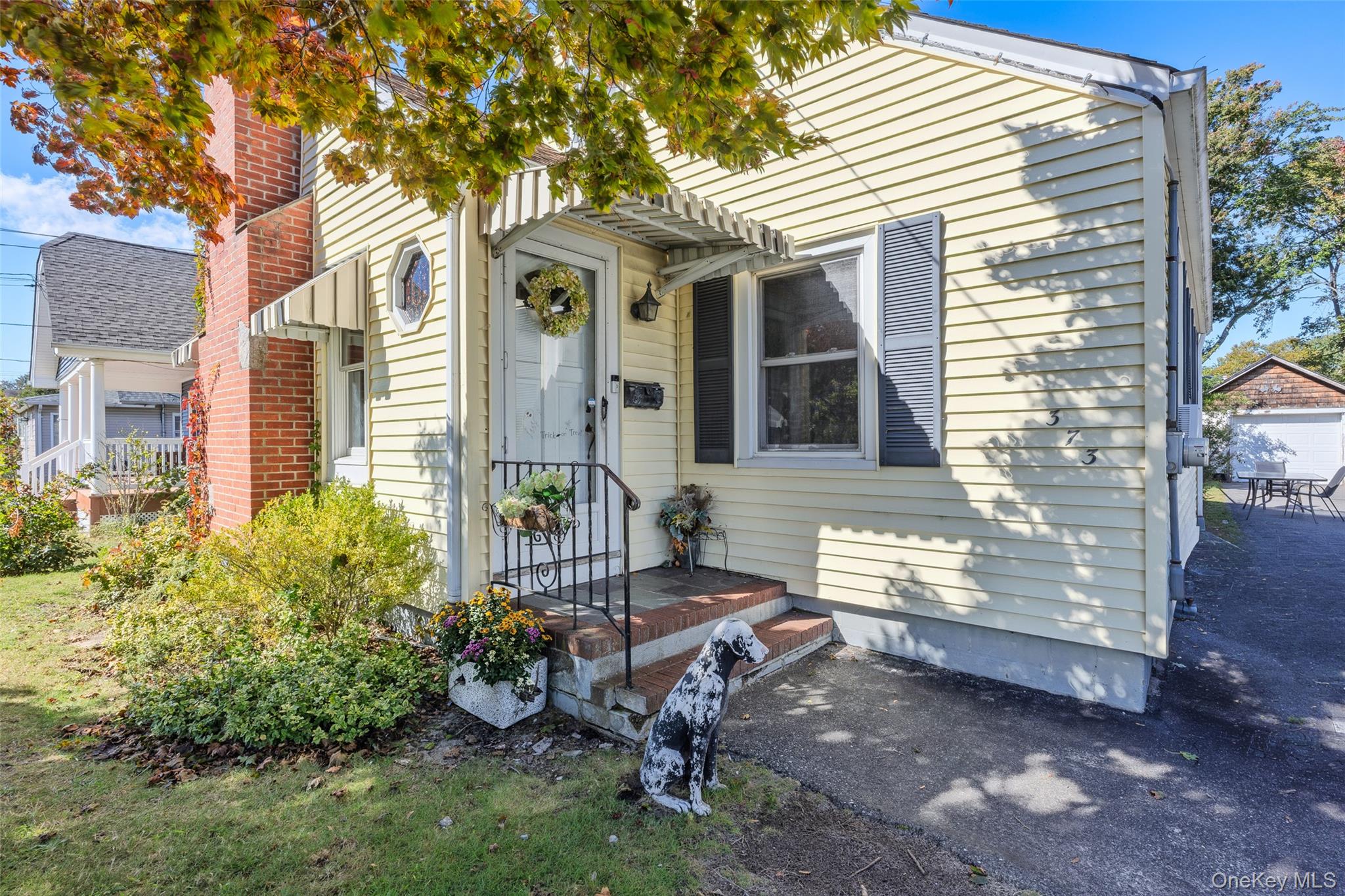 373 Oak St, Patchogue, NY 11772 photo