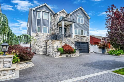 Single Family Residence in Freeport NY 60 W 2nd Street.jpg