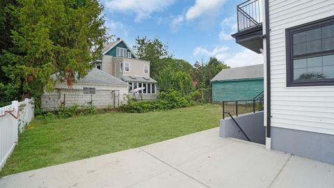 Duplex in Bronx NY 119 Rochelle Streets 25.jpg