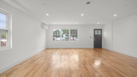 Duplex in Bronx NY 119 Rochelle Streets 6.jpg