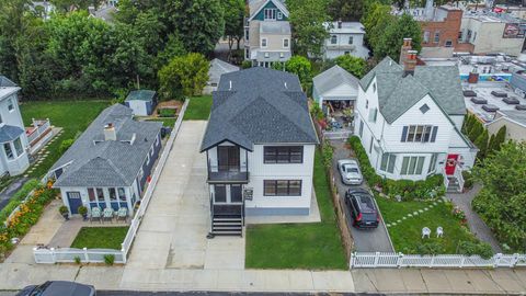 Duplex in Bronx NY 119 Rochelle Streets 24.jpg