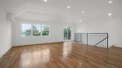 Duplex in Bronx NY 119 Rochelle Streets 13.jpg