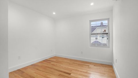 Duplex in Bronx NY 119 Rochelle Streets 14.jpg