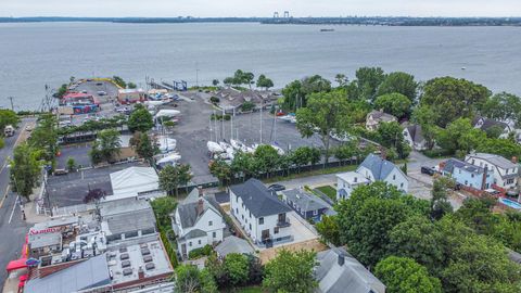 Duplex in Bronx NY 119 Rochelle Streets 31.jpg