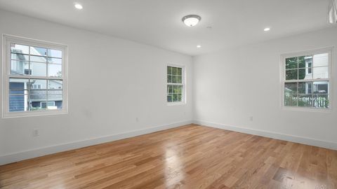 Duplex in Bronx NY 119 Rochelle Streets 11.jpg