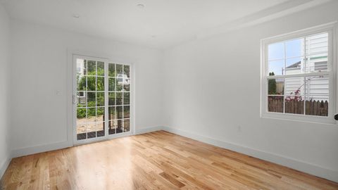 Duplex in Bronx NY 119 Rochelle Streets 10.jpg