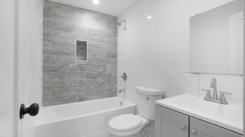 Duplex in Bronx NY 119 Rochelle Streets 21.jpg