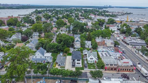 Duplex in Bronx NY 119 Rochelle Streets 32.jpg