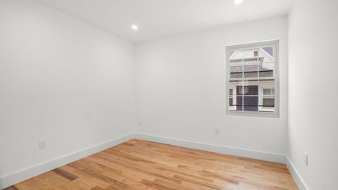 Duplex in Bronx NY 119 Rochelle Streets 12.jpg
