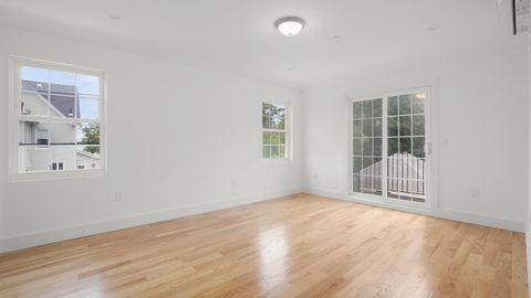Duplex in Bronx NY 119 Rochelle Streets 16.jpg
