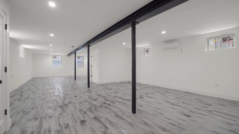 Duplex in Bronx NY 119 Rochelle Streets 17.jpg