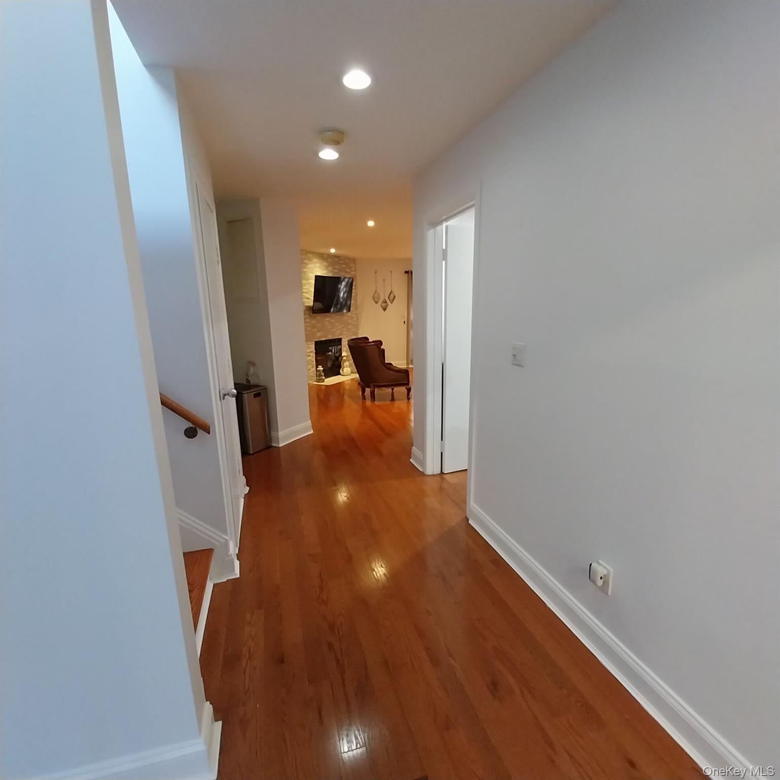 12 The Glen Lane 12, Glen Head, NY 11545 photo