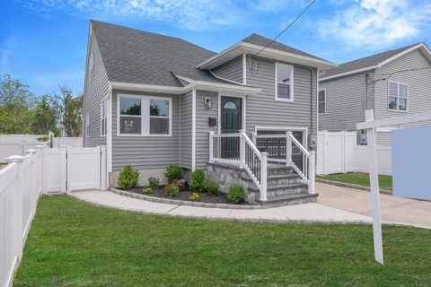 Single Family Residence in Babylon NY 47 E Jackson Avenue.jpg