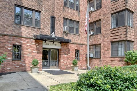 Stock Cooperative in Bronxville NY 35 Parkview Avenue #3F.jpg
