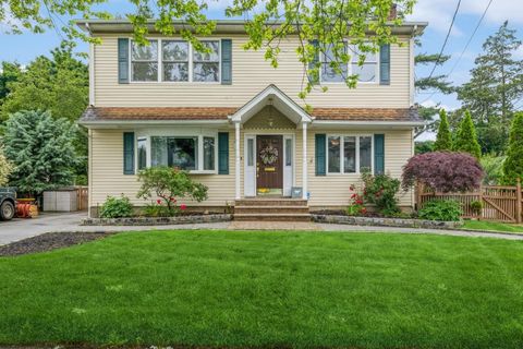 Single Family Residence in Albertson NY 74 Miles Avenue.jpg