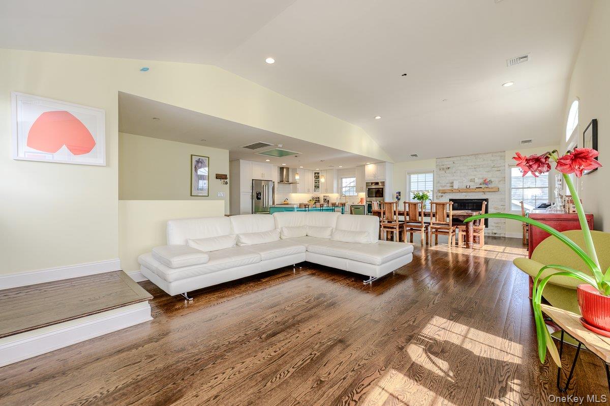 75 Curley St, Long Beach, NY 11561 photo
