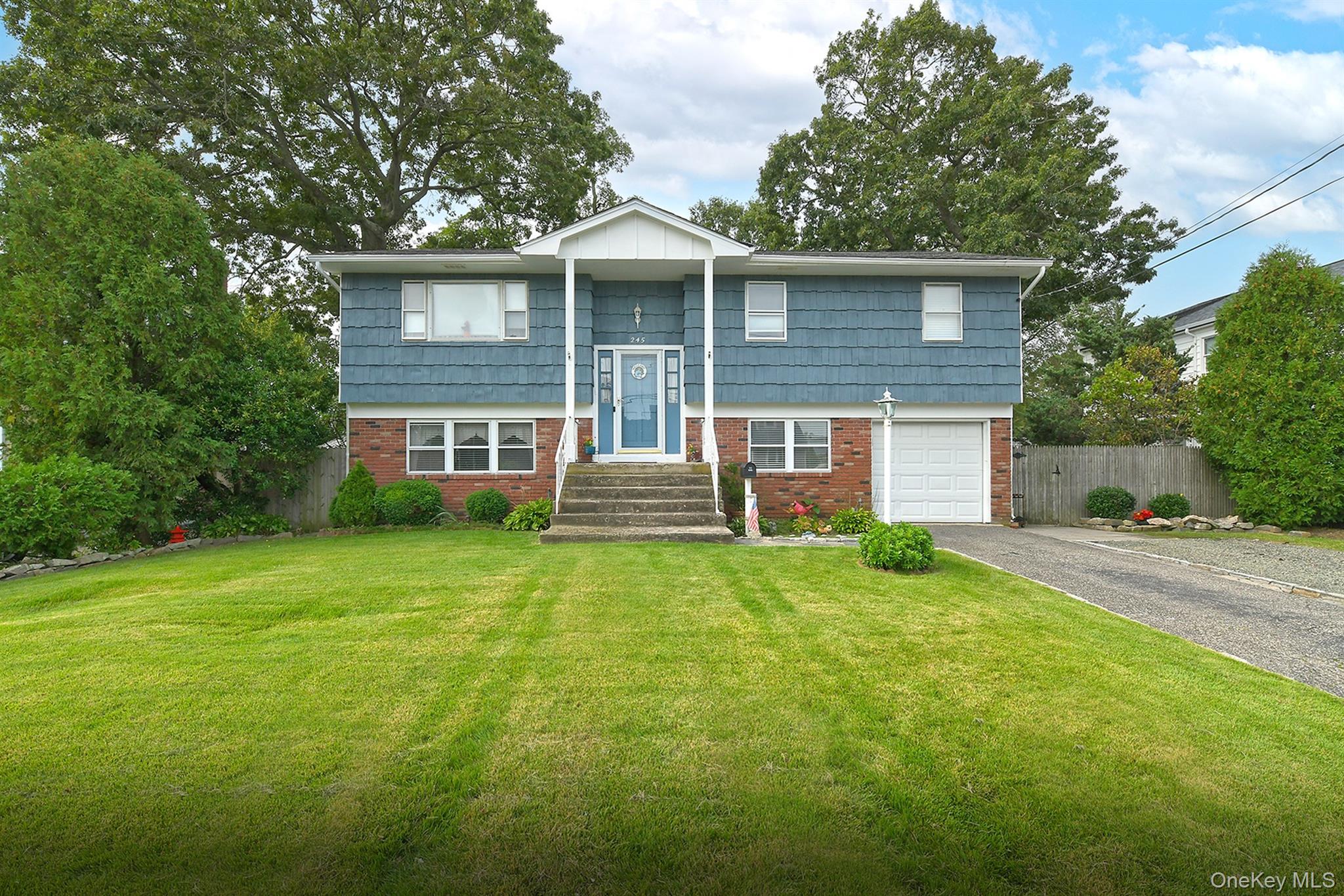 245 Fulton Ave, Lindenhurst, NY 11757