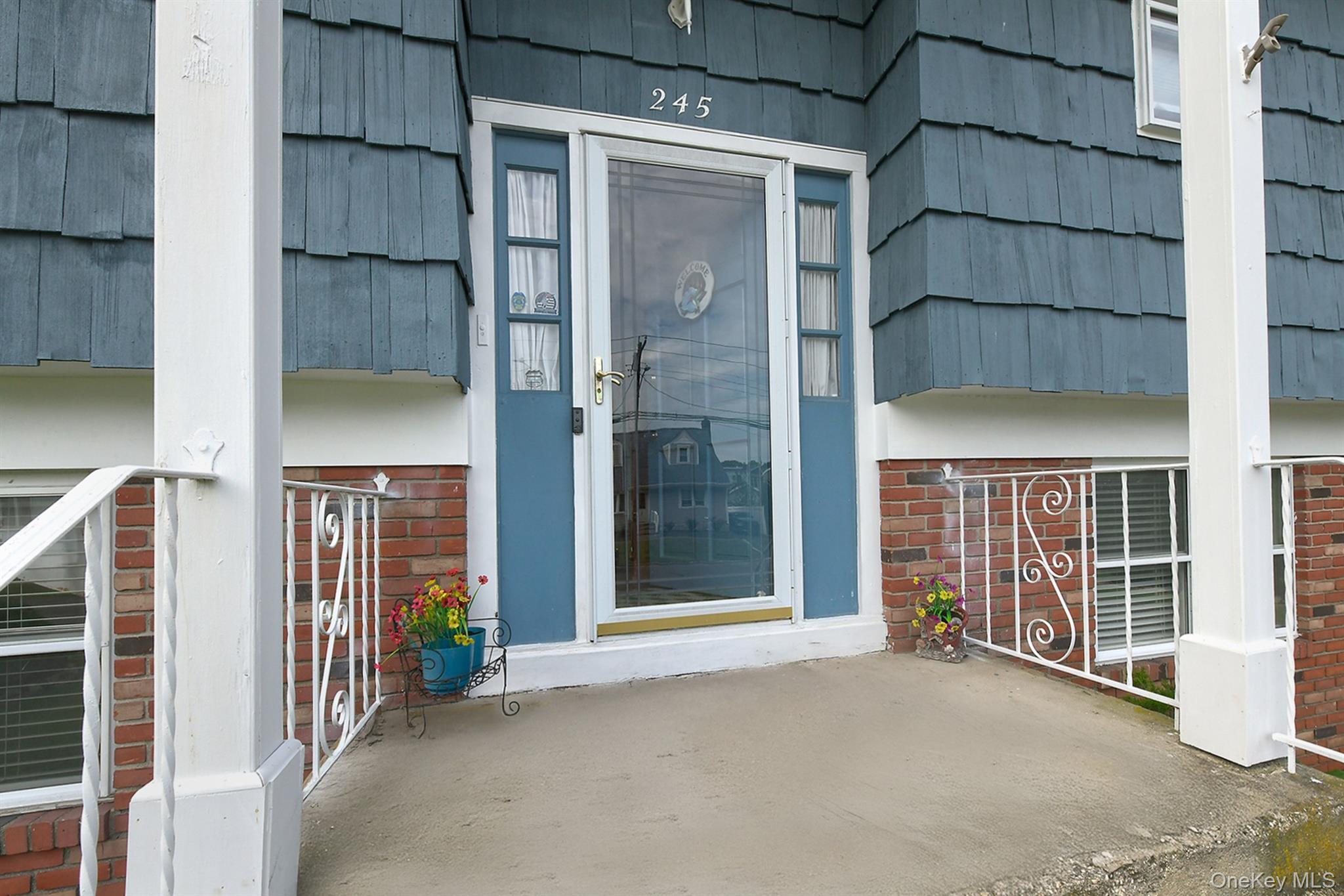 245 N Fulton Ave, Lindenhurst, NY 11757 photo