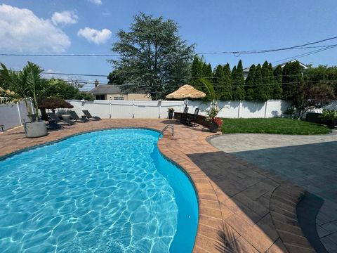 Single Family Residence in Wantagh NY 3765 Lynn Lane.jpg