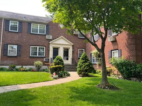 Stock Cooperative in Oakland Gardens NY 210-12 69th Avenue #Lower.jpg